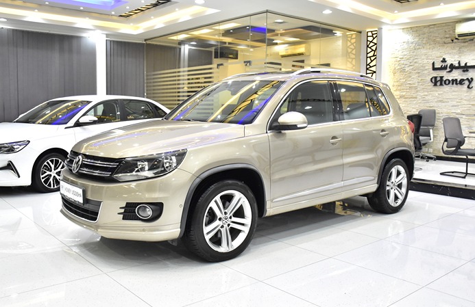 Volkswagen Tiguan R-Line ( 2016 Model ) in Beige Color GCC Specs
