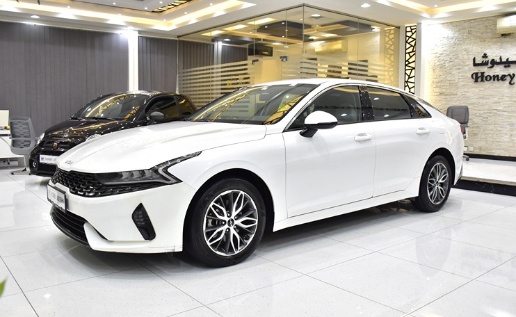 KIA K5 ( 2023 Model ) in White Color GCC Specs