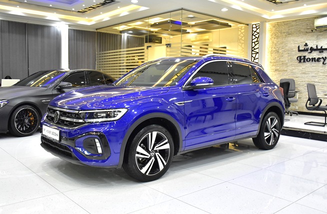 Volkswagen T-ROC R-Line ( 2023 Model ) in Blue Color GCC Specs