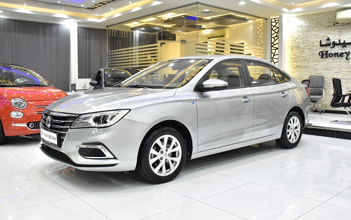 MG 5 ( 2024 Model ) in Silver Color GCC Specs