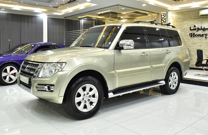 Mitsubishi Pajero GLS ( 2017 Model ) in Golden Color GCC Specs