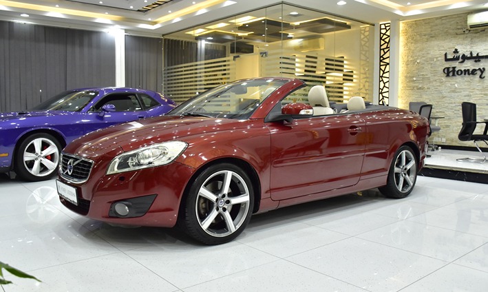 Volvo C70 T5 ( 2011 Model ) in Red Color GCC Specs