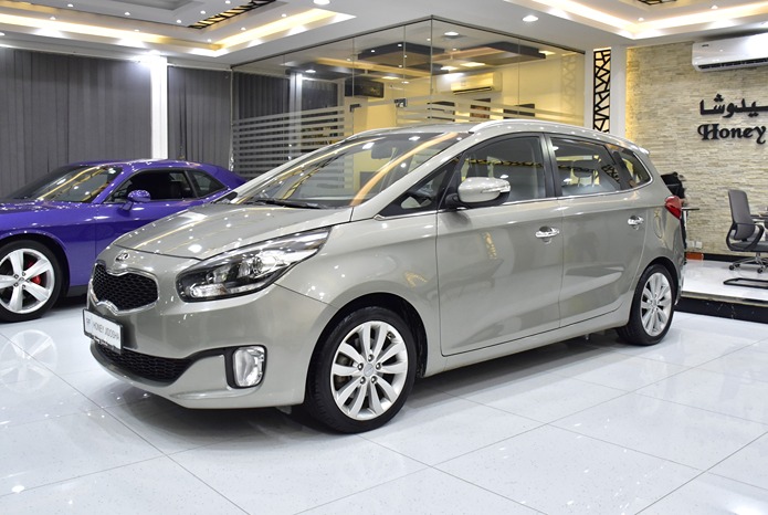 KIA Carens 1.6L ( 2017 Model ) in Beige Color GCC Specs