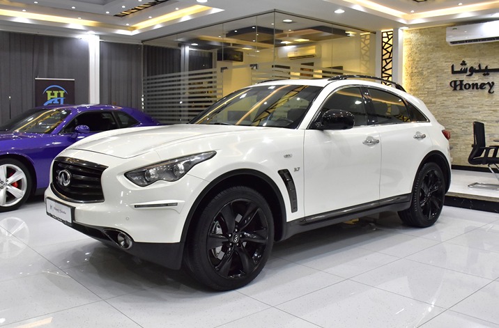 Infiniti QX70s ( 2016 Model ) in White Color GCC Specs
