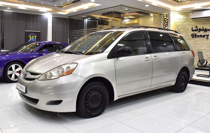 Toyota Sienna LE ( 2008 Model ) in Silver Color American Specs